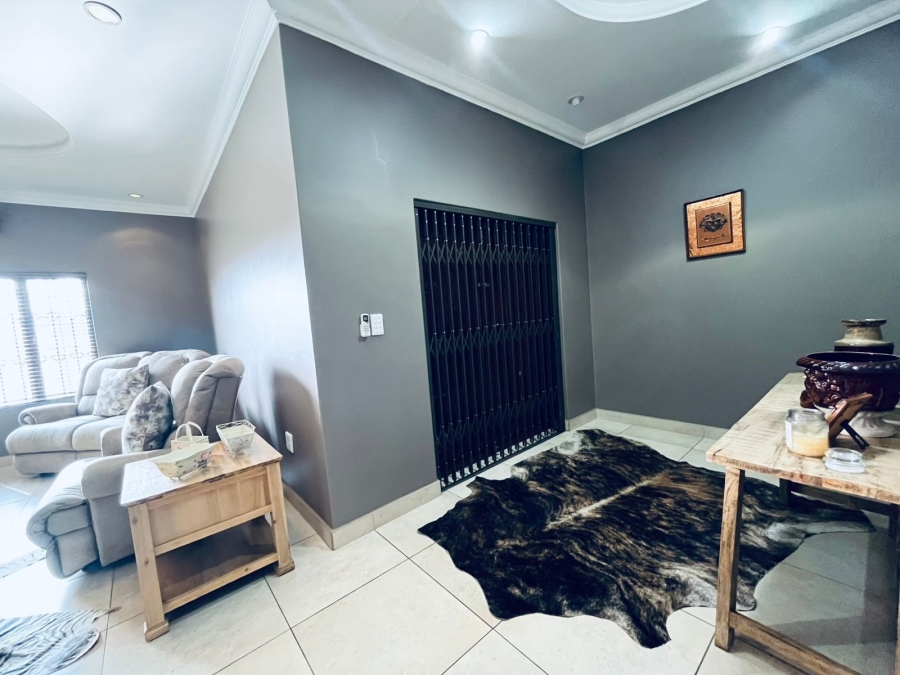 3 Bedroom Property for Sale in Safari Gardens North West